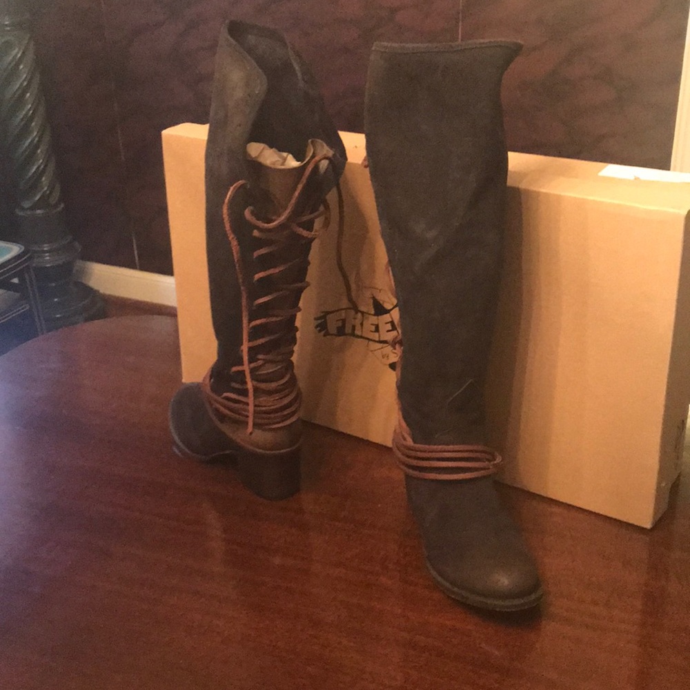 Free bird Coal boots